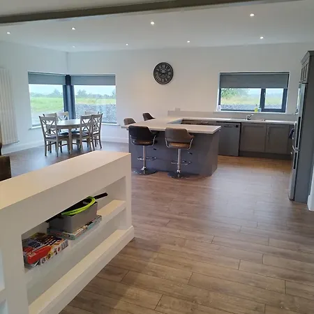 Stable Hill House * كيلارني